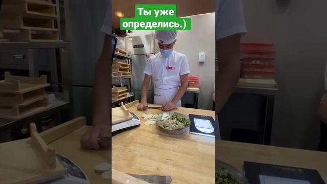 Зубарев, на столе пельмени