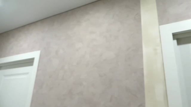 РЕМОНТ В НОВОСТРОЙКЕ ПРОДОЛЖАЕТСЯ ⏩Клеим обои в прихожей. Результат поразил даже нас ? февраль 2022 смотреть онлайн