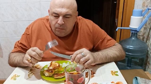 Мукбанг. Оладушки с джемом. О временах "застоя" и лихих 90-х. смотреть онлайн