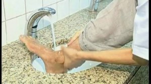 (Описание малого омовения)   صفة الوضوء