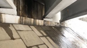 Топливо с бензовоза, попавшее в реку Грязновка