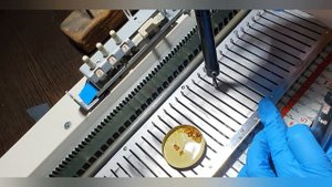 Ремонт, восстановление игольницы вязальной машины Silver reed sk155. Выбоины на игольнице.