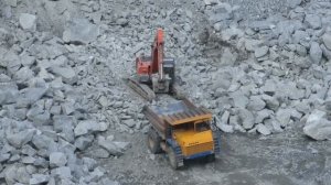 «ЭКСКАВАТОР В КАРЬЕРЕ» Hitachi ZX330 погрузка самосвала БЕЛАЗ-7548