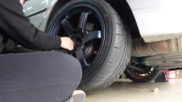 MOUNTING MY NEW TE37SLS ON MY 330I E46