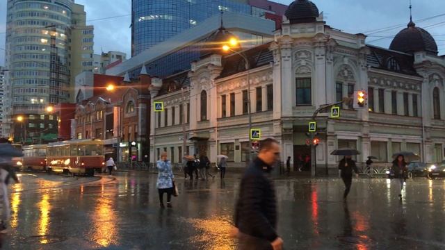 Екатеринбург. Перекресток улиц 8 марта - Радищева. смотреть онлайн