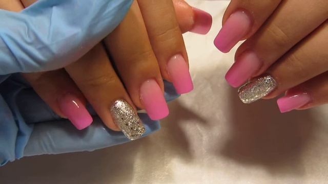 Коррекция арочный квадрат, омбре аэрографом, блёстки Розовые ногти смотреть онлайн