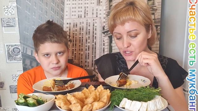 МУКБАНГ ЯИЧНИЦА ?С КОЛБАСКАМИ ЧЕБУПЕЛЛИ ?СЫР БРИ МОЛОСОЛЬНЫЕ ОГУРЦЫ? #МУКБАНГ #EATING SCRAMBLED EGG