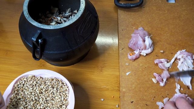 Готовим с дочкой. Перловка с курочкой