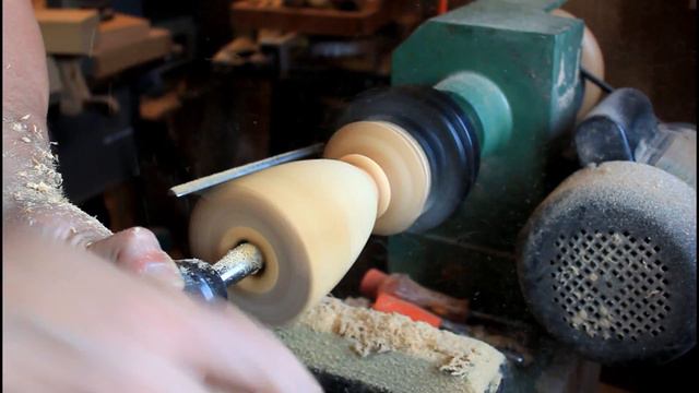 Точим вазочку из можевельника с натуральным краем смотреть онлайн