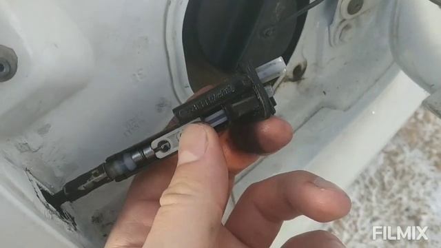 Не закрывается крышка бака в Рено Логан 2/ Устранить неисправность своими руками смотреть онлайн