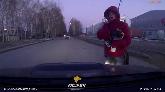 Невнимательный пешеход смотреть онлайн