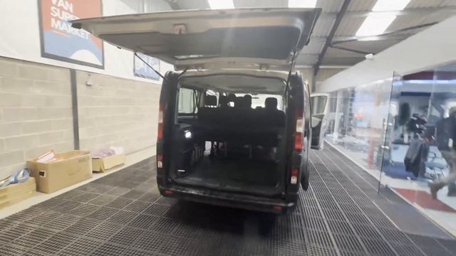 HK65HFP - 2015 RENAULT TRAFIC LWB MINIBUS DIESEL LL29 ENERGY dCi 125 Business 9 Seater смотреть онлайн