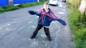 Вова прыгнул в крапиву сделал сальто