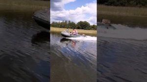 Как я освоил управление моторной лодкой на руле