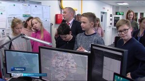 Тюменским школьникам показали, как работают авиадиспетчеры