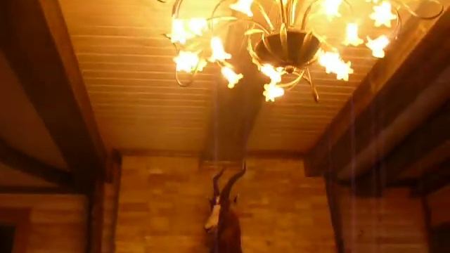 Зал двух уровневый потолок камин смотреть онлайн