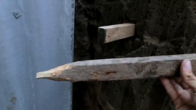 Строим яму для кроликов. Часть №2: стены навеса, обшивка ямы, дверь, окно смотреть онлайн