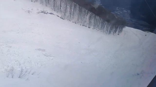 Сход лавины на склоне хребта Аибга над Эсто-Садком 17 марта 2023