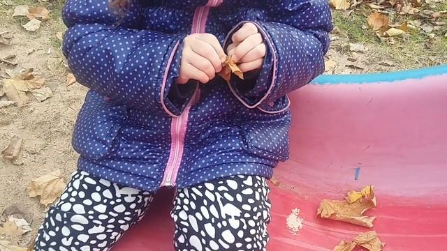 Поделки между делом. Птичка из листика на прогулке смотреть онлайн