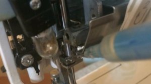 Чистим и смазываем швейную машинку Janome. Сleaning and lubricating sewing machine Janome.