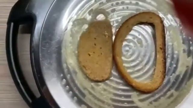 Жареный хлеб с яйцом
