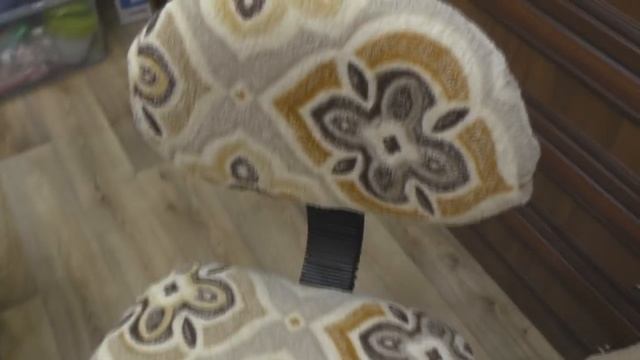 Как быстро  и просто обтянуть , компьютерный стул.(по женски) смотреть онлайн