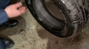 Как вылить воду из покрышки?
