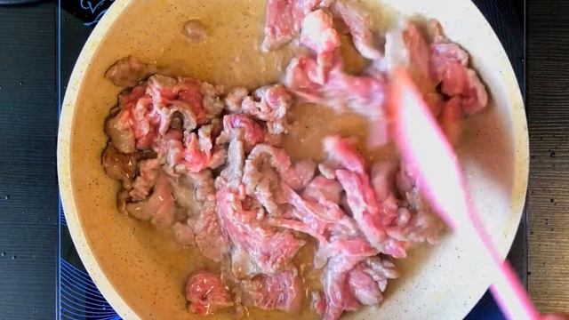Говядина с болгарским перцем и соусом Перцуй.