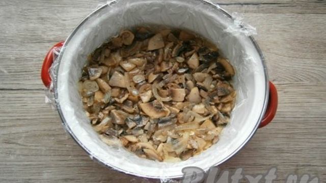Салат с крабовыми палочками, сыром и грибами