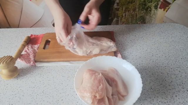 Куриная грудка в сырно-чесночном соусе в духовке. Диетическое блюдо.