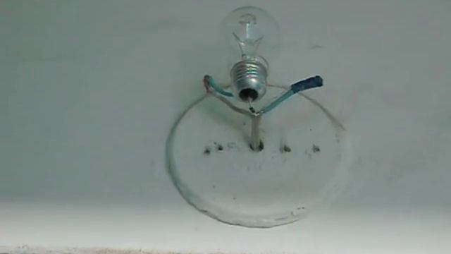 Несгораемая лампочка в подъезд. Такую точно не выкрутят смотреть онлайн