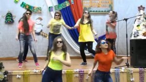 танец 80-х с родителями.