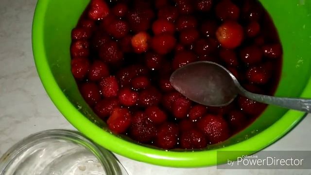 Заготовки на зиму: Клубника в Собственном Соку/На вкус как свежая ягода. смотреть онлайн
