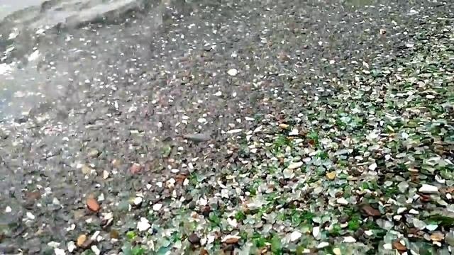 Стеклянный пляж по Владивостоке 