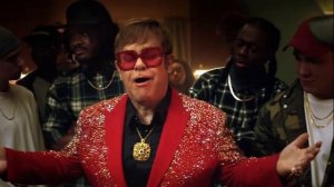 Здоровье певца Элтона Джона под угрозой из за операции на...