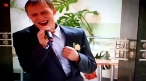 Мой сын посвящает песню маме