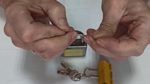 Как Открыть Навесной Замок Без Ключа. Аварийное Открытие!