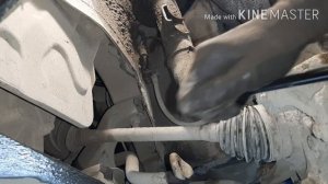 Kia Sportage Замена стойки переднего стабилизатора.