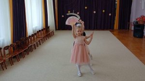 Танец "Леди с веерами"