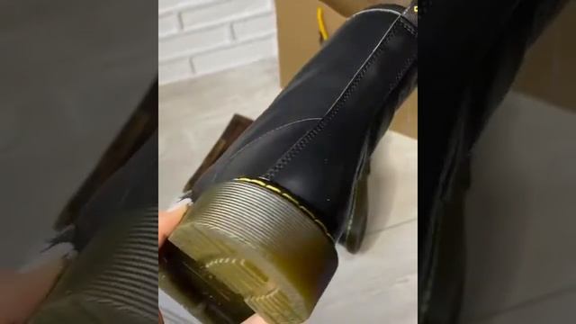 Dr  Martens черные С МЕХОМ на низкой подошве кожа