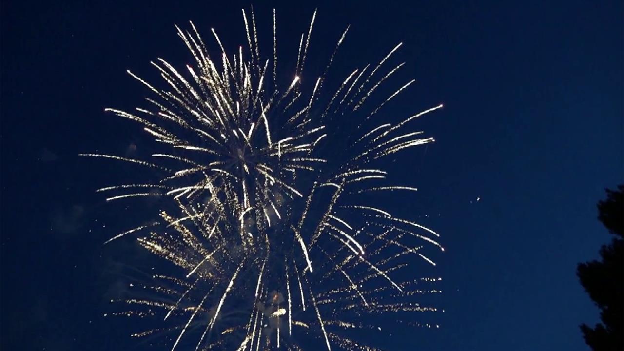 Салютами и световыми шоу отметили присвоение почетных званий 20 городам трудовой доблести