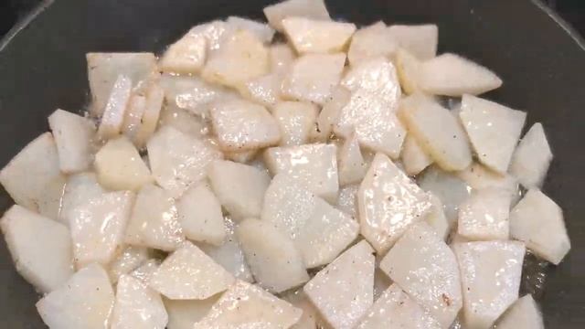 ЖАРЕНАЯ КАРТОШКА С МЯСОМ И ГРИБАМИ. РЕЦЕПТ САМОЙ ВКУСНОЙ КАРТОШКИ