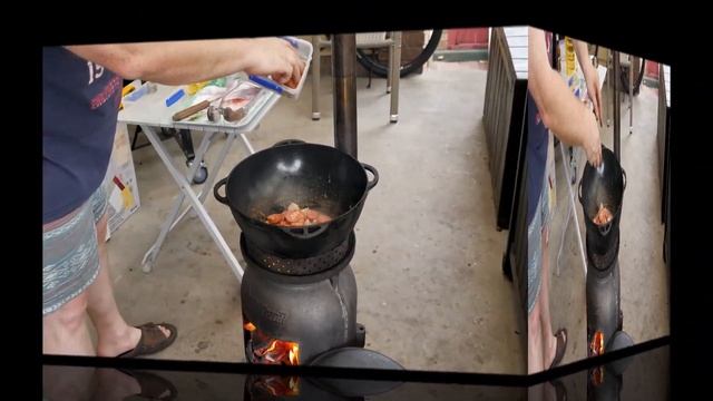 Испанская Паэлья или Paella с курочкой, морепродуктами и колбаской Чоризо в казане