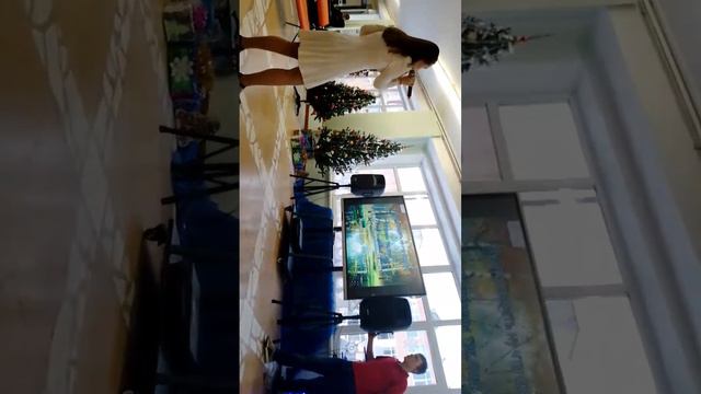 Ну что сказать, ну что сказать, устроены так люди. Новогоднее караоке смотреть онлайн