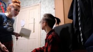 Леха получил 2 двойки по английскому языку.