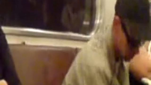 Штирлиц шёл по коридору, тараканов немецких давя