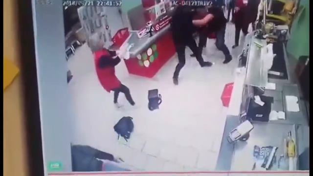 21 сентября 2018 . В березниковской «Пятерочке» мужчина открыл стрельбу смотреть онлайн