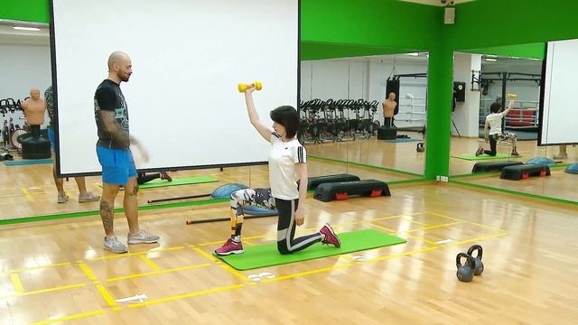 Турецкий подъем с гирей | Фитнес смотреть онлайн