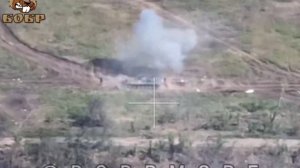 Снайперские попадания FPV-дронов по украинскому БМП-1.