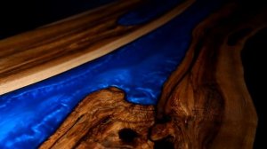 Стол из эпоксидной смолы.